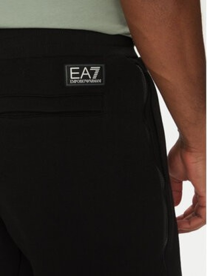 EA7 Emporio Armani Szorty materiałowe 7M000143 AF13538 UC001 Czarny Regular Fit