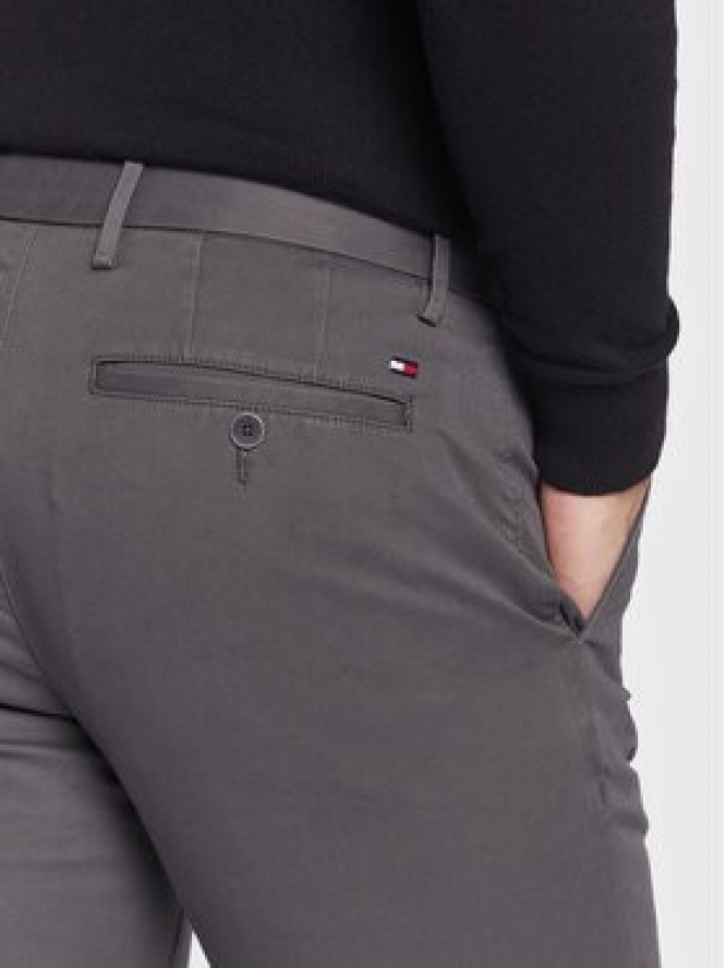 Tommy Hilfiger Chinosy Core Denton MW0MW28884 Szary Straight Fit