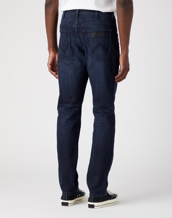 WRANGLER RIVER MĘSKIE SPODNIE JEANSOWE DUSKY NIGHT 112341406 W17T007111