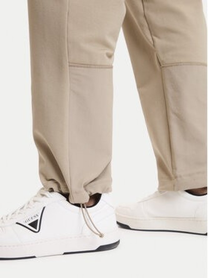 Guess Spodnie dresowe Z6GB01 K2834 Beżowy Regular Fit