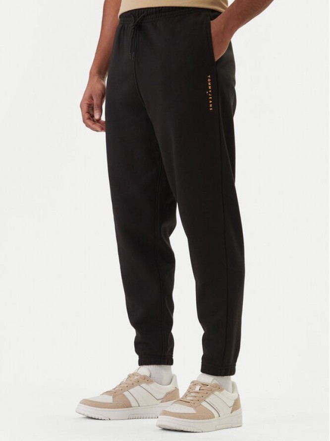 Tommy Jeans Spodnie dresowe Linear DM0DM23014 Czarny Regular Fit