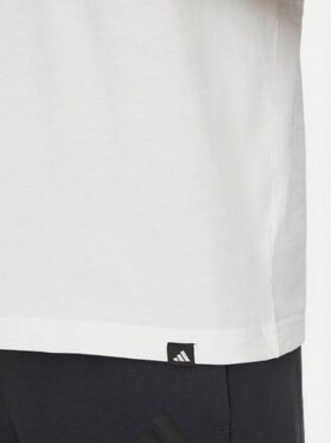 adidas T-Shirt Lounge Slides Graphic Pocket JC5282 Biały Regular Fit