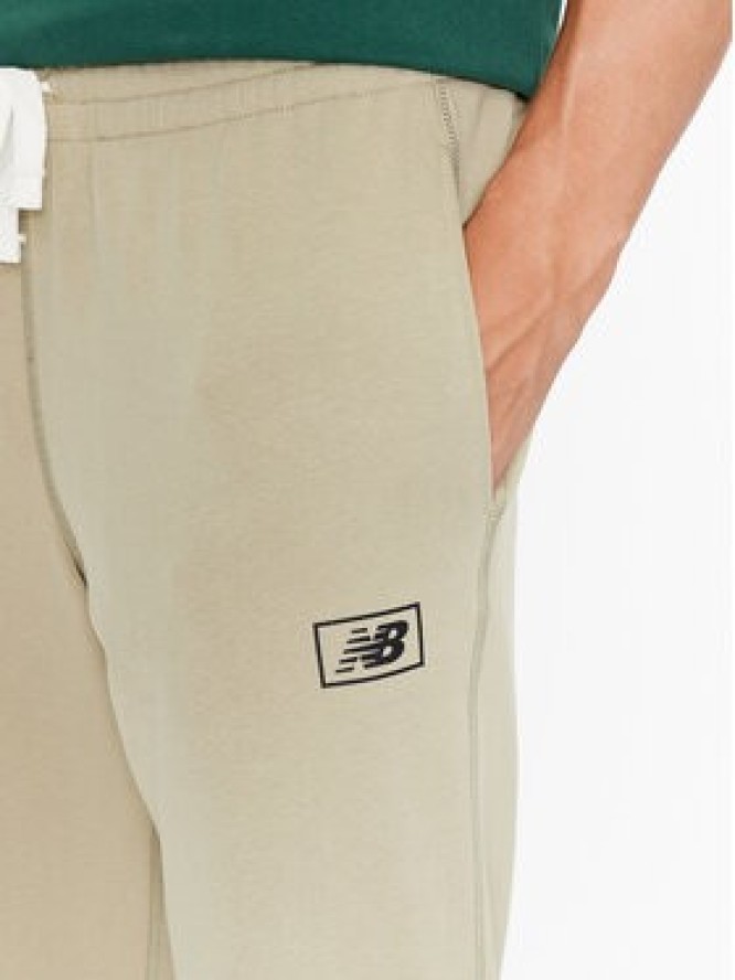 New Balance Spodnie dresowe NB Essentials Sweatpant MP33509 Zielony Regular Fit