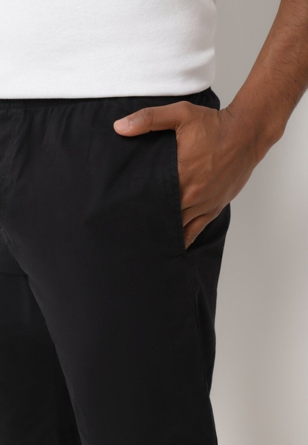 Czarne Klasyczne Szorty z Gumką w Pasie Ściągane Troczkiem od Środka Piofina