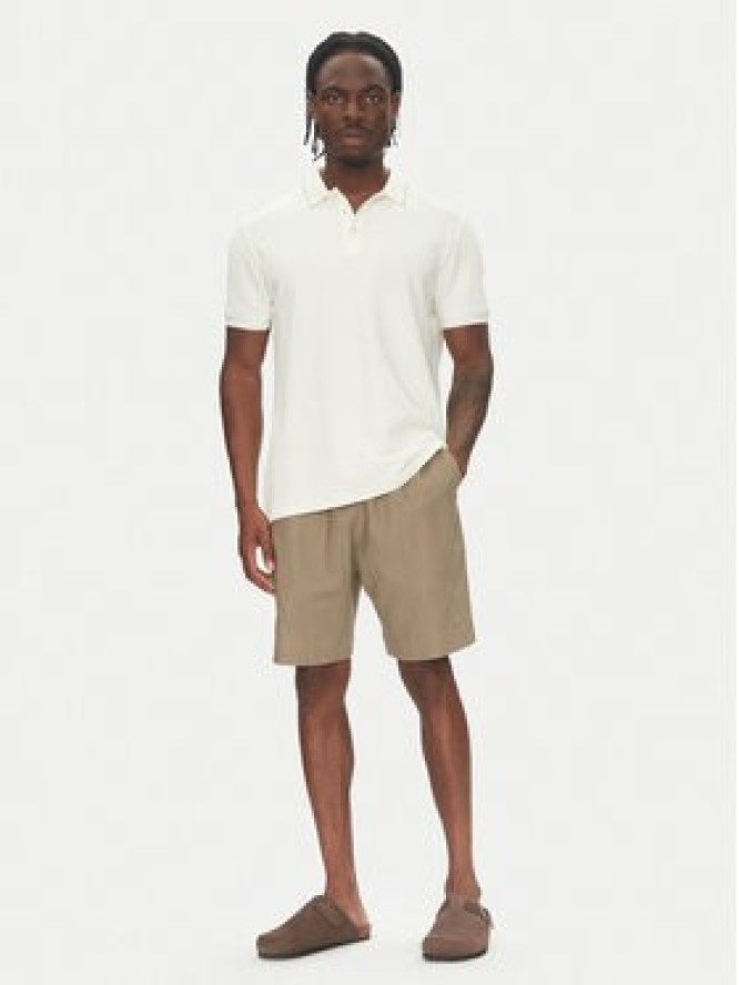 Emporio Armani Szorty materiałowe EM000681 AF12356 U6189 Brązowy Regular Fit