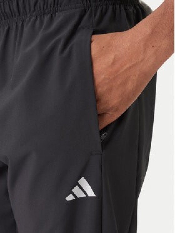 adidas Spodnie dresowe Training Essentials Holiday JM5441 Czarny Regular Fit