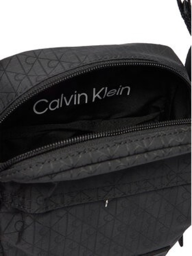 Calvin Klein Saszetka Utility Emblem Reporter LV04D3303G Czarny