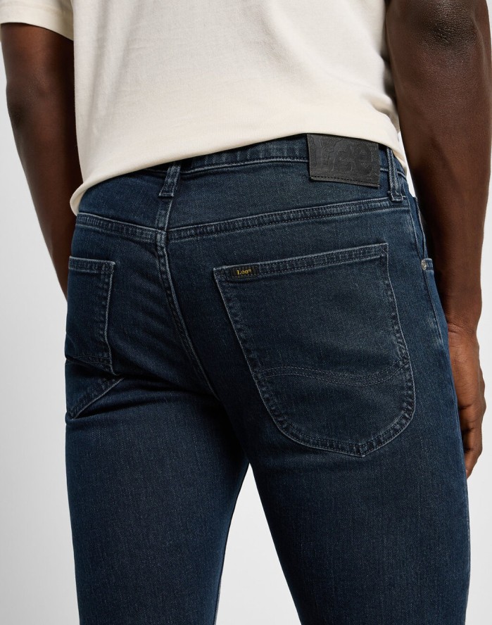 LEE MĘSKIE SPODNIE JEANSOWE LUKE DARK ROOM 112355863 L719008575