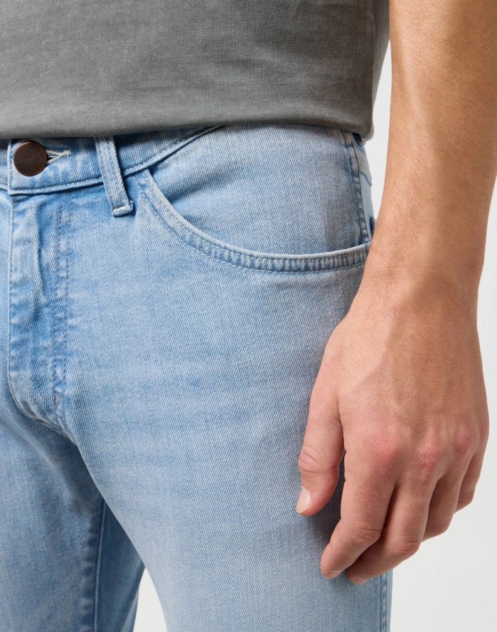WRANGLER BRYSON MĘSKIE SPODNIE JEANSOWE JEANSY DŻINSY WHISPER BLUE 112350859 W14X017967