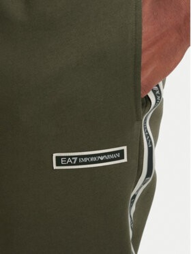 EA7 Emporio Armani Spodnie dresowe 7M002198 AF10377 U7014 Zielony ciemny Slim Fit