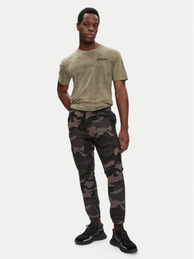 Brave Soul Joggery MTR-FINECAMOCRGR Zielony Slim Fit