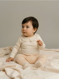 Bawełniane spodnie dresowe - kremowy