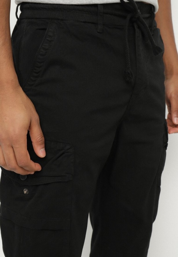 Czarne Bawełniane Spodnie Joggery z Kieszeniami z Klapami Lanathia