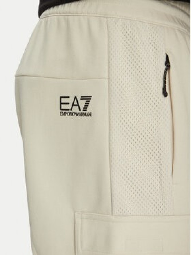 EA7 Emporio Armani Szorty sportowe 7M000326 AF12660 U1112 Écru Regular Fit
