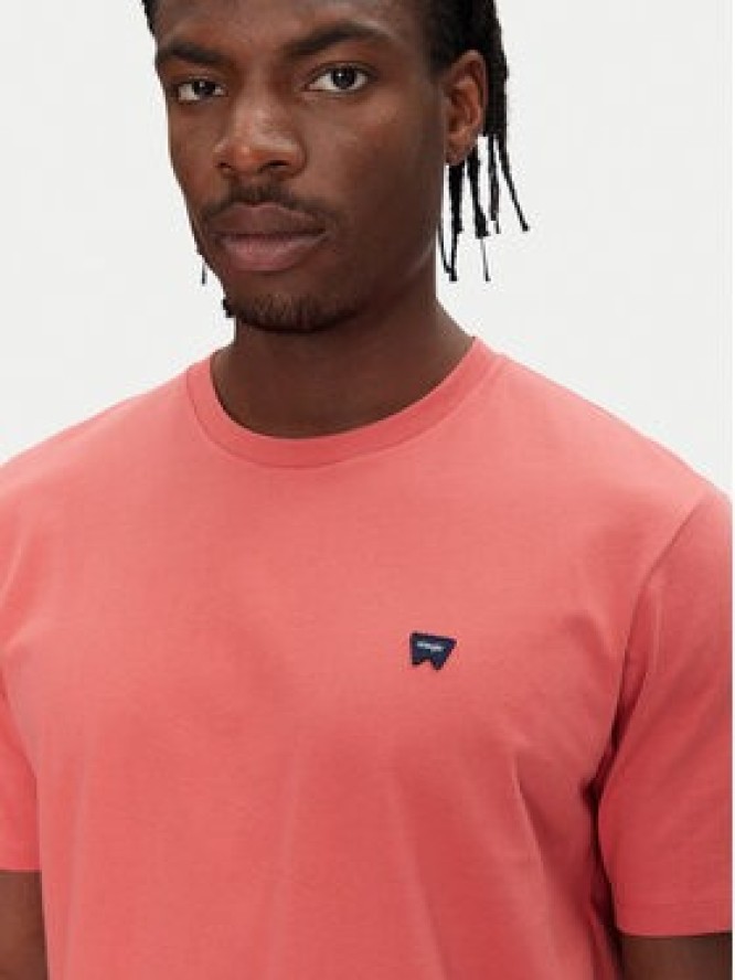 Wrangler T-Shirt Sign Off 112362687 Czerwony Regular Fit