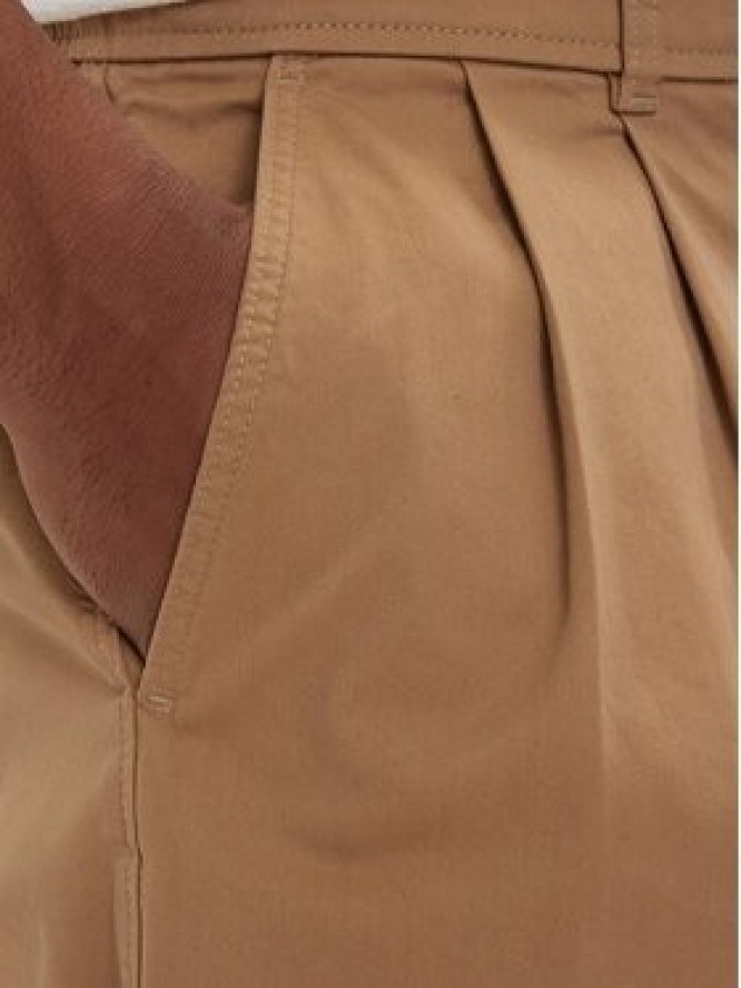 Calvin Klein Jeans Szorty materiałowe LV04RF612G Beżowy ciemny Regular Fit