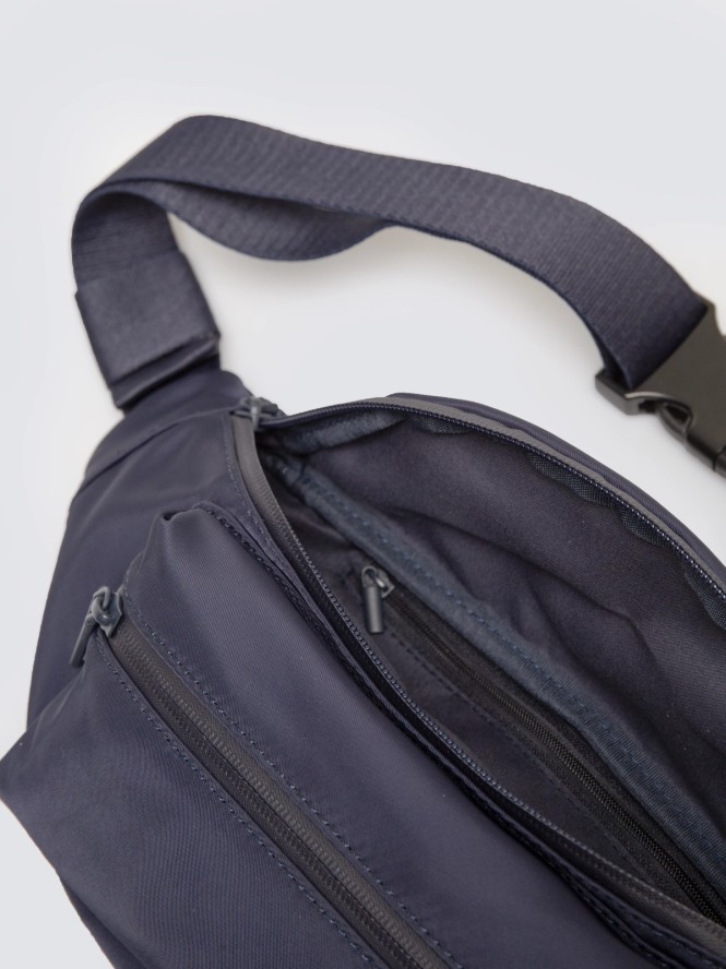 Saszetka męska typu nerka granatowa Tizanor 403