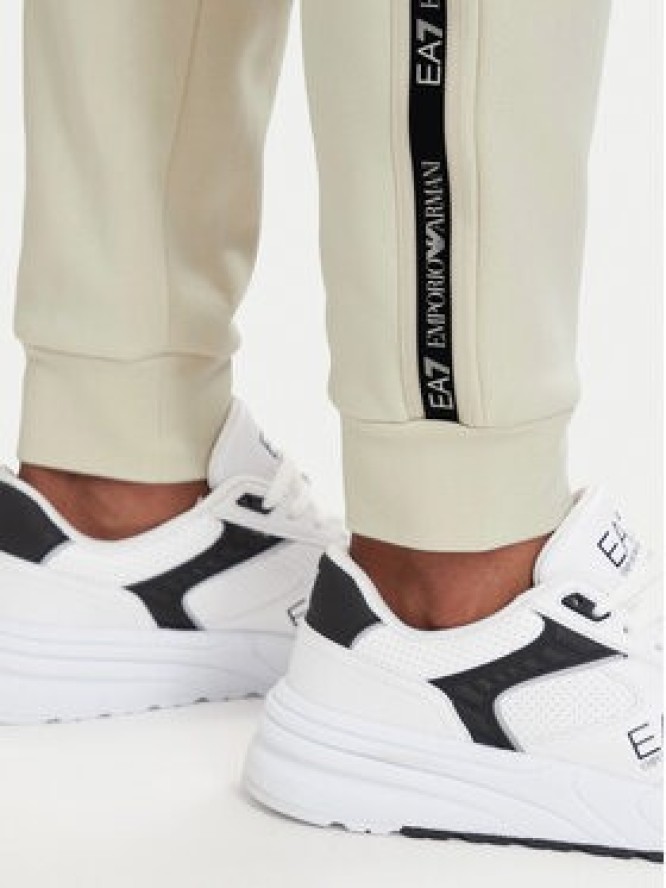 EA7 Emporio Armani Spodnie dresowe 7M002198 AF10377 U1079 Beżowy jasny Slim Fit