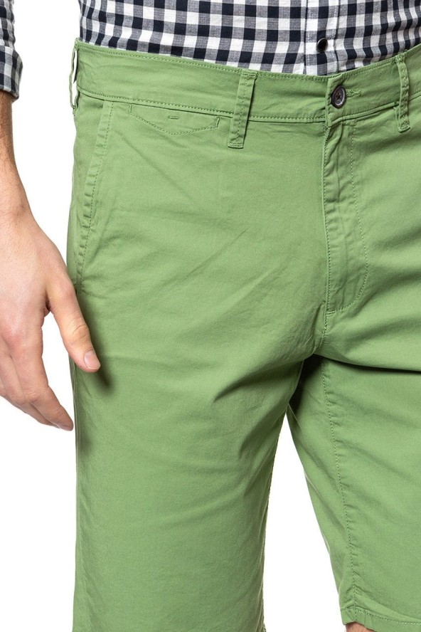 SPODENKI MĘSKIE WRANGLER CHINO SHORT JADE GREEN W14AKM33H 112126562