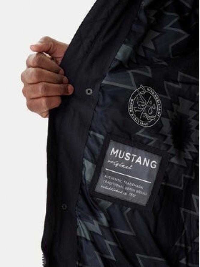 Mustang Kurtka zimowa Leroy 1016897 Czarny Regular Fit