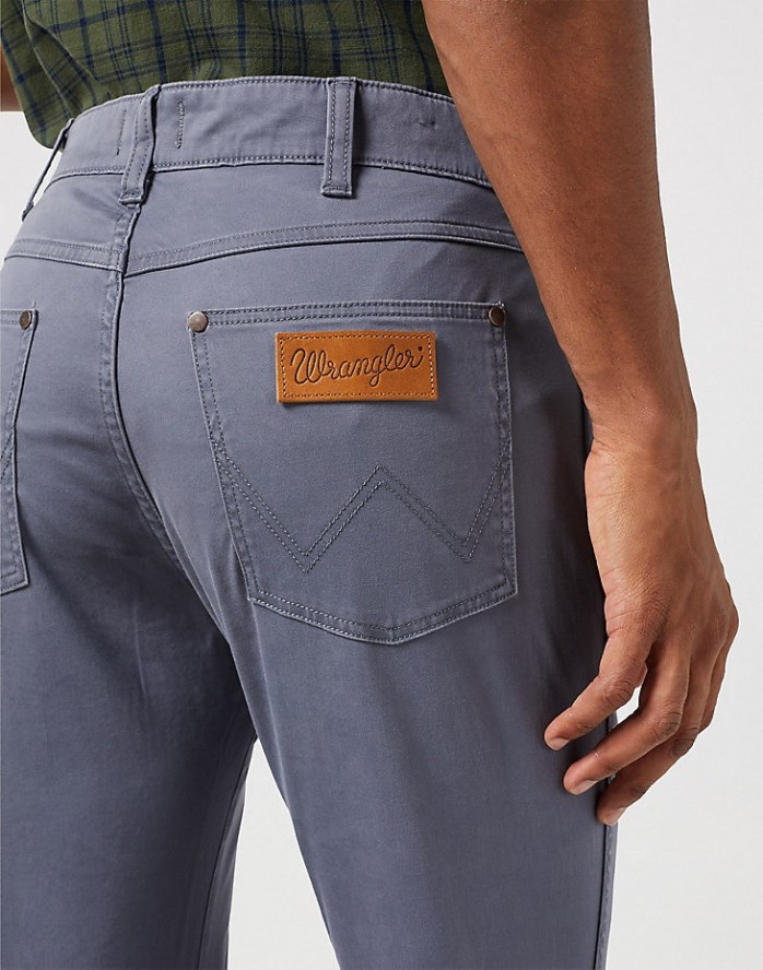 WRANGLER MĘSKIE SPODNIE MATERIAŁOWE LARSTON TURBULENCE 112351260 W18S017990
