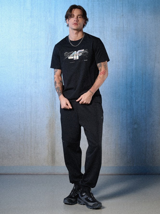 4F T-shirt regular z nadrukiem męski - czarny S