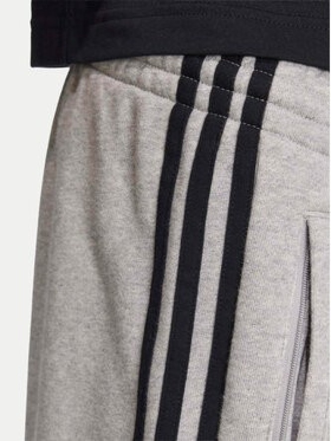adidas Szorty sportowe 3-Stripes KE2433 Szary Regular Fit