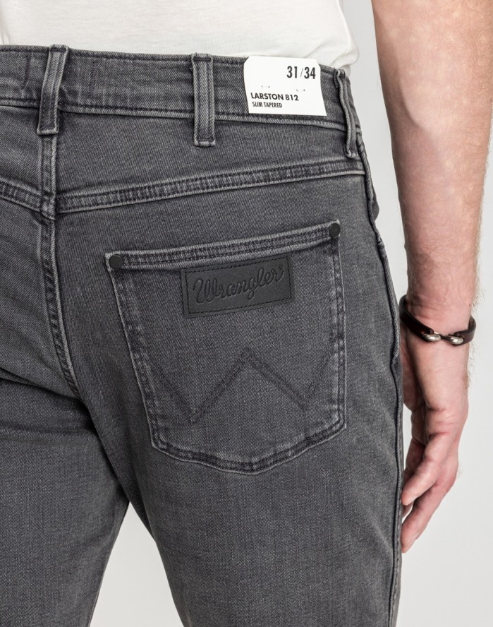 WRANGLER MĘSKIE SPODNIE JEANSOWE LARSTON BLACKOUT W18S29Z79 112330748