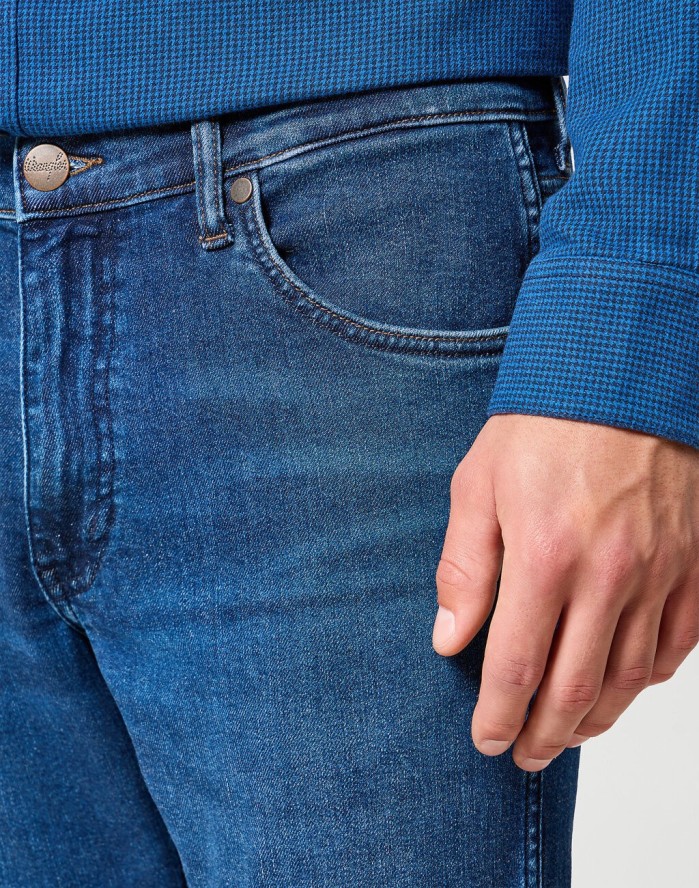 WRANGLER MĘSKIE SPODNIE JEANSOWE GREENSBORO DARK TRAILS 112358221 W15Q008815