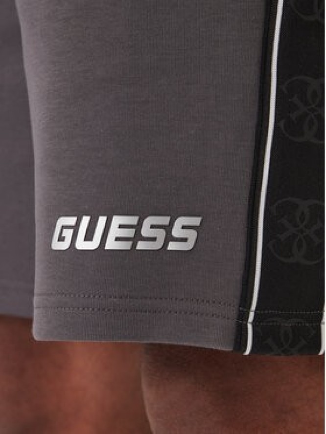 Guess Szorty materiałowe Z4RD04 KB3P2 Szary Regular Fit