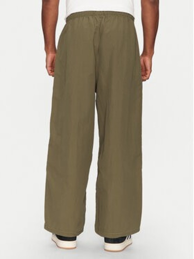 adidas Spodnie dresowe Parachute JD5416 Zielony Loose Fit