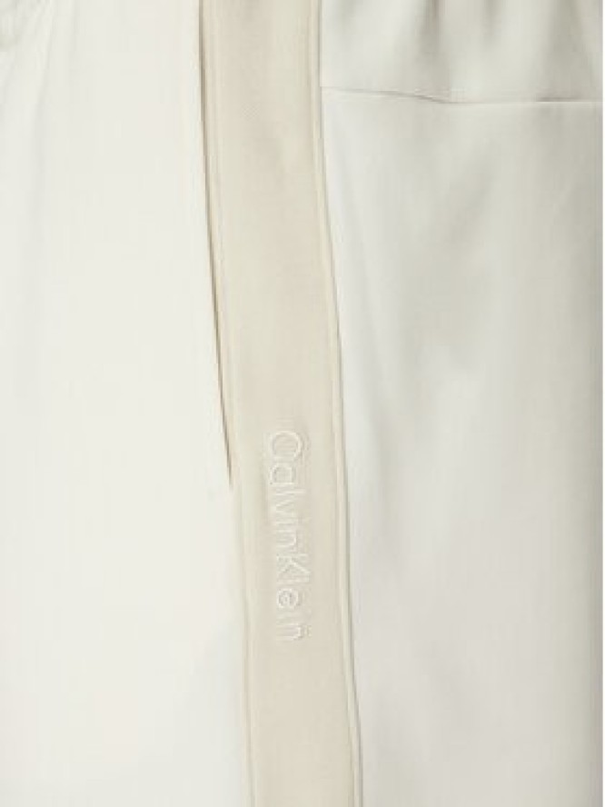 Calvin Klein Jeans Szorty sportowe Logo Tape J30J327246 Écru Regular Fit