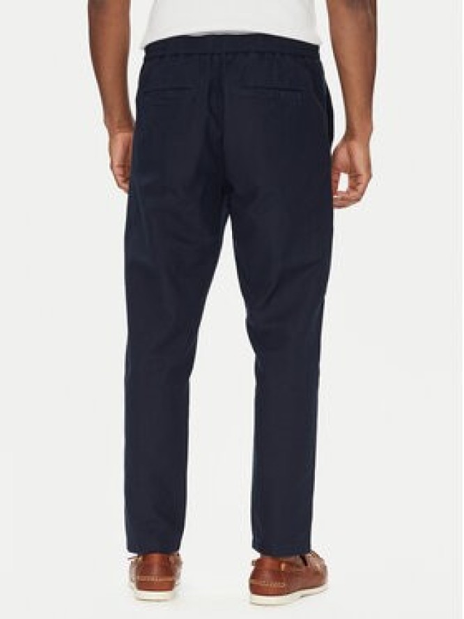 Mustang Chinosy Milano 1016436 Granatowy Tapered Fit