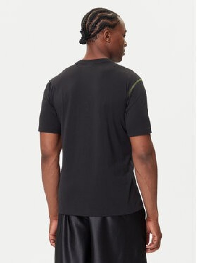 adidas T-Shirt Distressed Graphic JY2761 Czarny Regular Fit