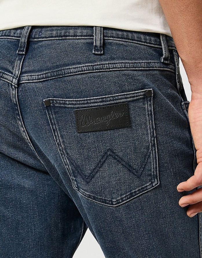 WRANGLER GREENSBORO MĘSKIE SPODNIE JEANSOWE JEANSY DŻINSY STORMY WASH 112357413 W15Q017437