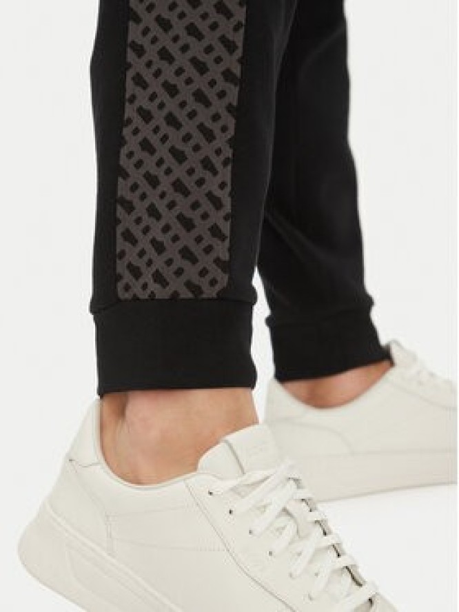 BOSS Spodnie dresowe Luke 50546839 Czarny Regular Fit
