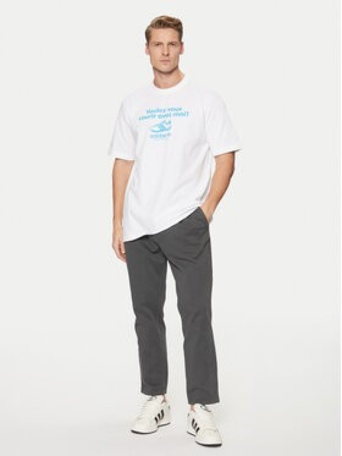 adidas T-Shirt Graphic Tee JC8365 Biały Regular Fit