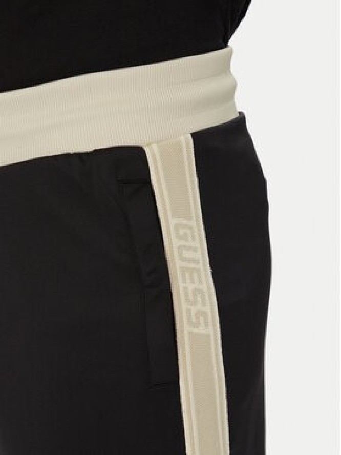 Guess Szorty sportowe Z5YD01 KCRU2 Czarny Regular Fit