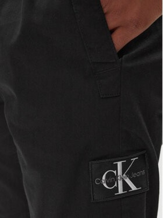 Calvin Klein Jeans Joggery Badge J30J325114 Czarny Skinny Fit