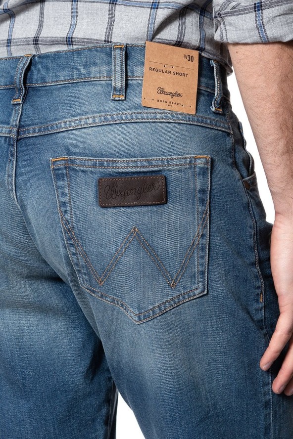 KRÓTKIE SPODENKI WRANGLER REGULAR SHORT GREEN LAGOON W15UX475C 112127159