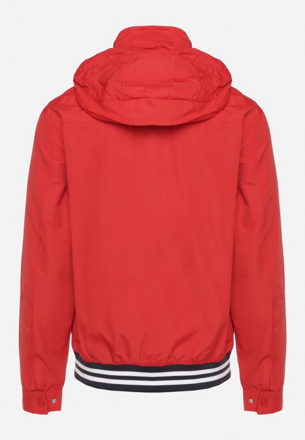 Czerwona Kurtka z Kapturem Chowanym w Stójce i Kieszeniami Naienna