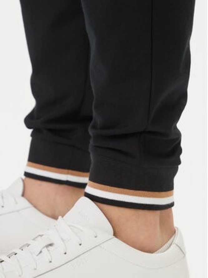 BOSS Spodnie dresowe Iconic 50554830 Czarny Regular Fit