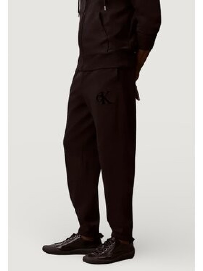 Calvin Klein Jeans Spodnie dresowe 350GSM FLEECE GIFT G Czarny Casual Fit