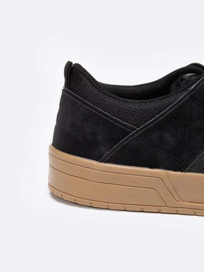 Sneakersy męskie z kontrastową podeszwą czarne NN174094 906