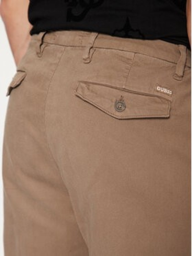 Guess Spodnie materiałowe M4BB27 WGHA1 Brązowy Slim Fit