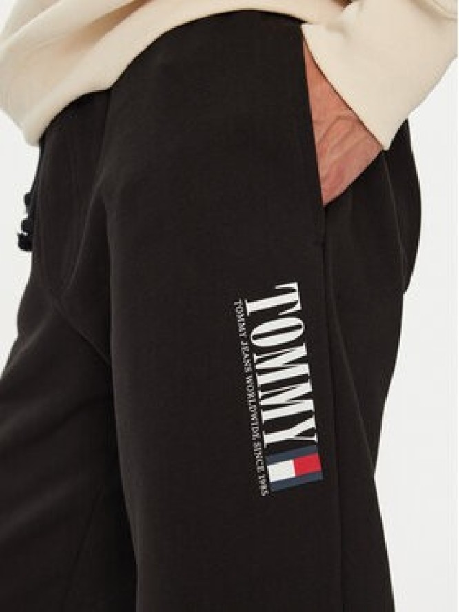 Tommy Jeans Spodnie dresowe Dna Graphic DM0DM22145 Czarny Slim Fit