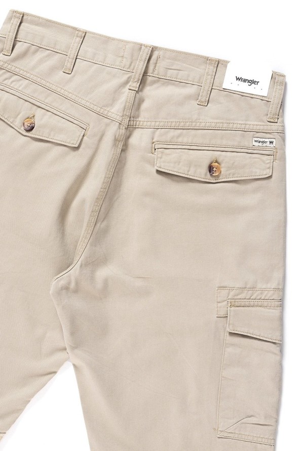 KRÓTKIE SPODENKI WRANGLER CARGO SHORT CAMEL WASHED W15DHC49J 112126785
