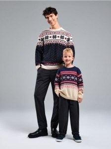 Sweter z motywem świątecznym - granatowy