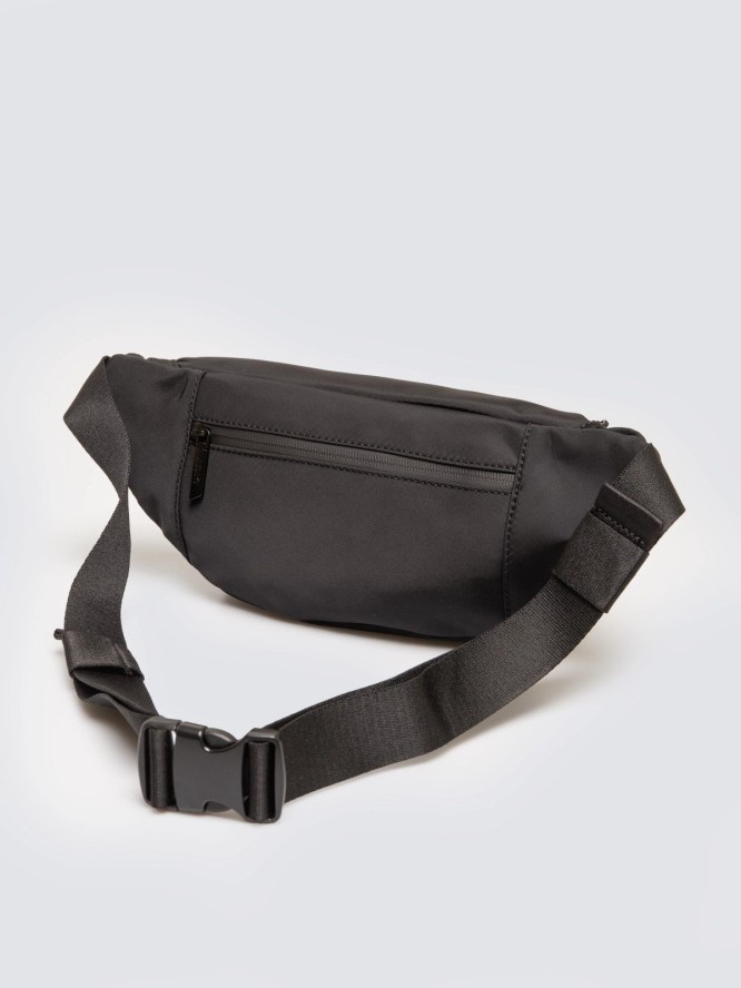 Saszetka męska typu nerka czarna Tizanor 906