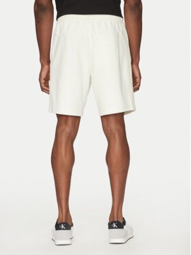 Calvin Klein Jeans Szorty sportowe Logo Tape J30J327246 Écru Regular Fit